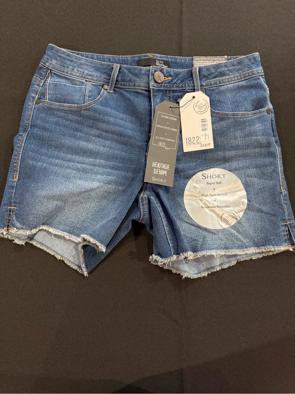 NWT 1822 Denim Heritage Denim Shorts Women’s Size 10 Short Medium Wash Raw Hem